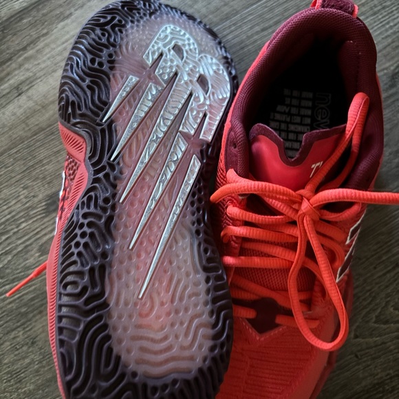 Red New Balance TWO WXY LOW mens size 7. Like new-perfect condition - Picture 3 of 7